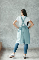 Linen apron with pockets, side view