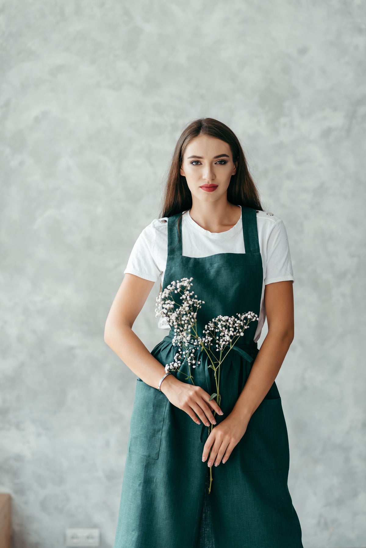 Linen apron with pockets for women, styled