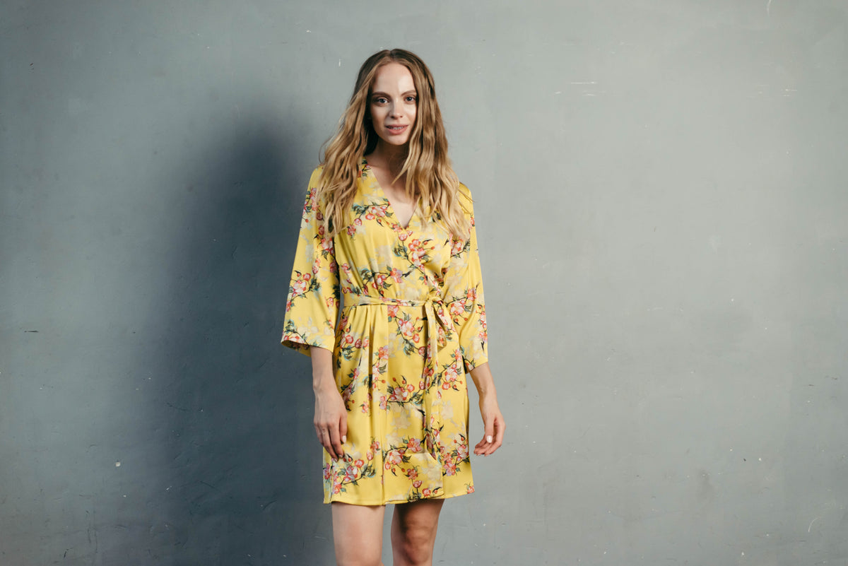Short floral satin robe with tie belt