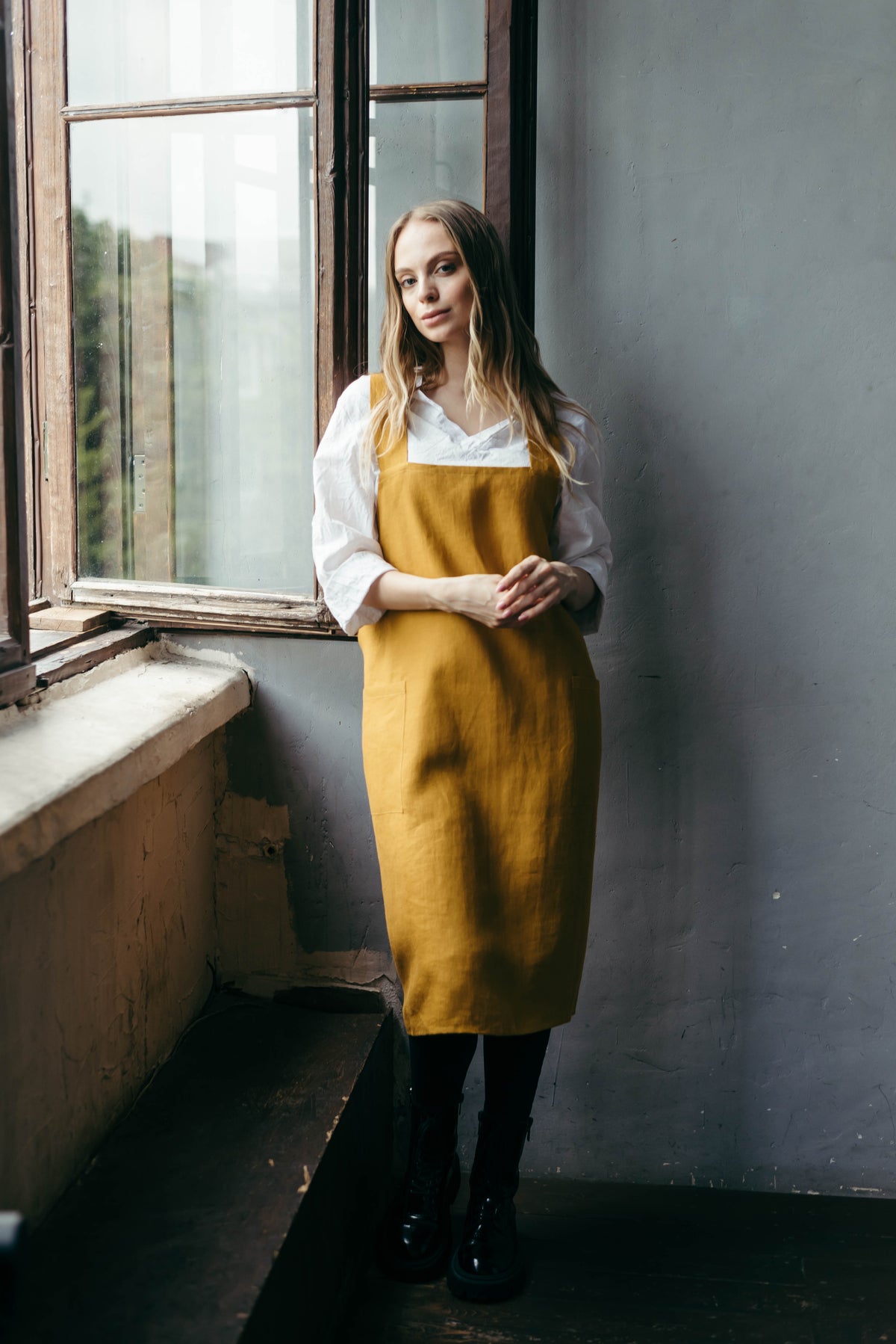 Japanese linen smock apron for women, front view