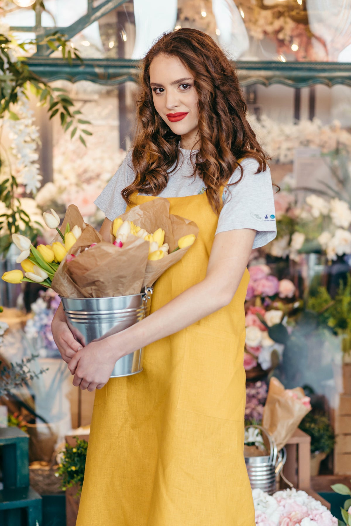 Linen cross back apron, full view