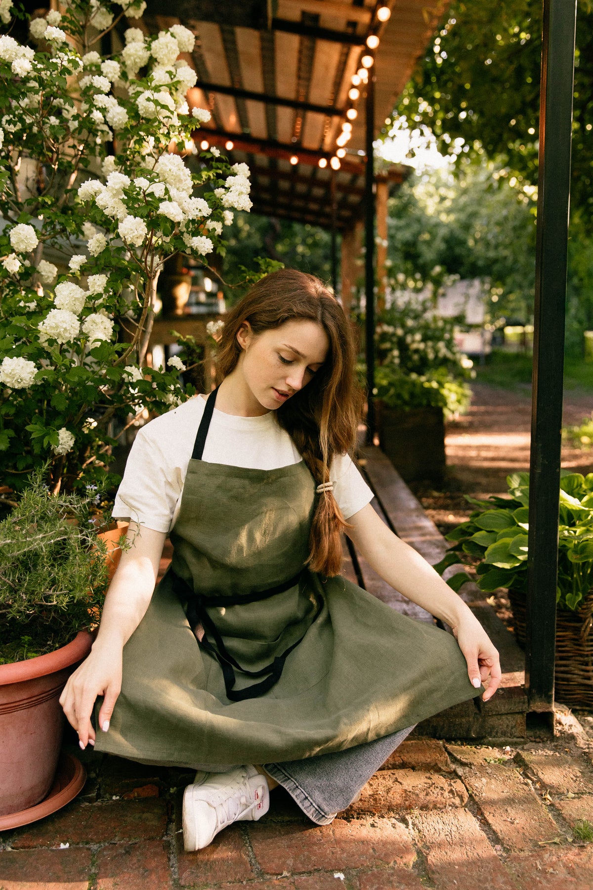Classic unisex linen apron, adjustable neck strap detail
