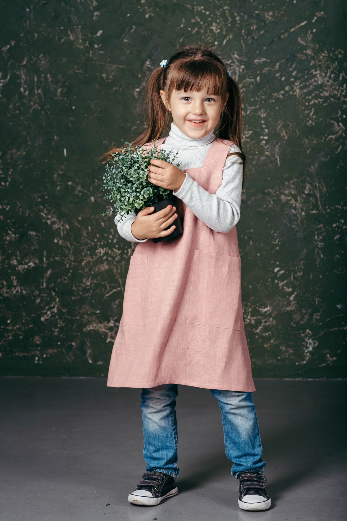 Kids linen pinafore apron in antique rose