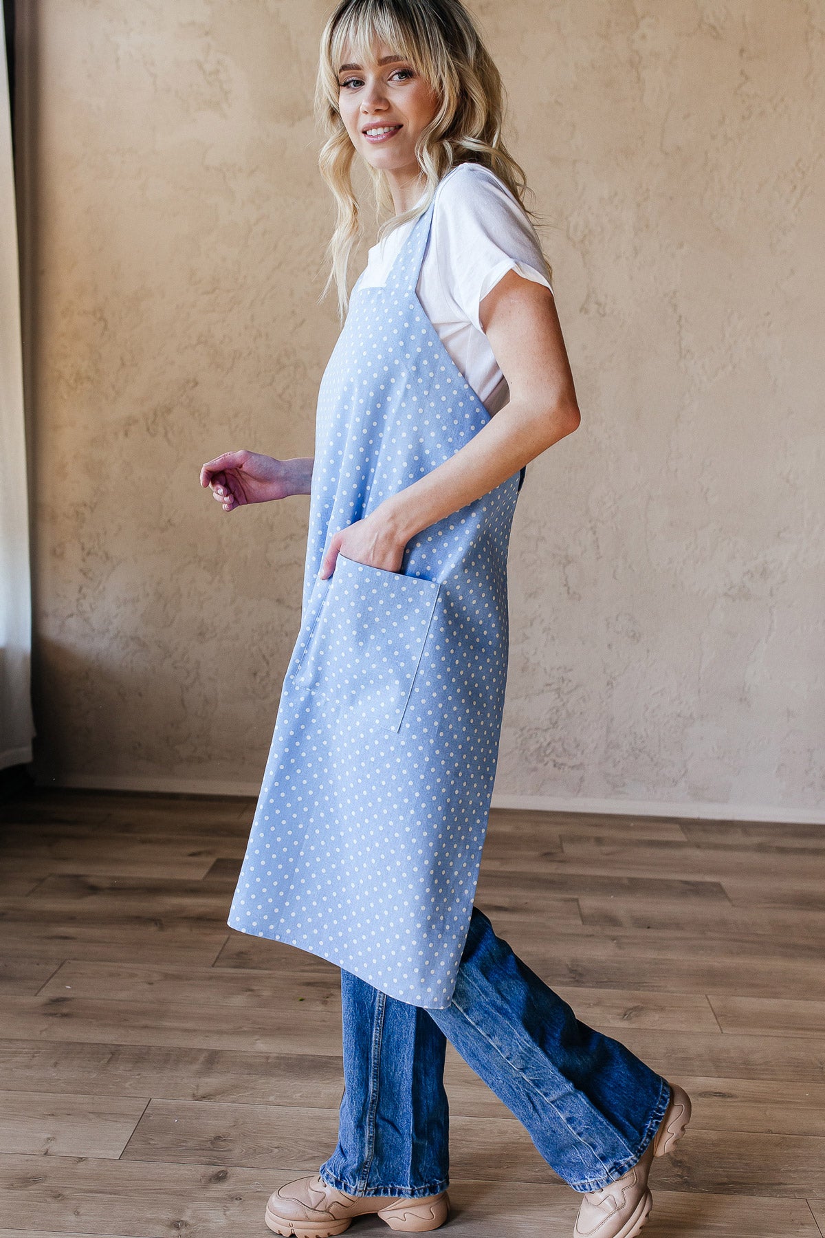 Tapestry print apron, pocket detail