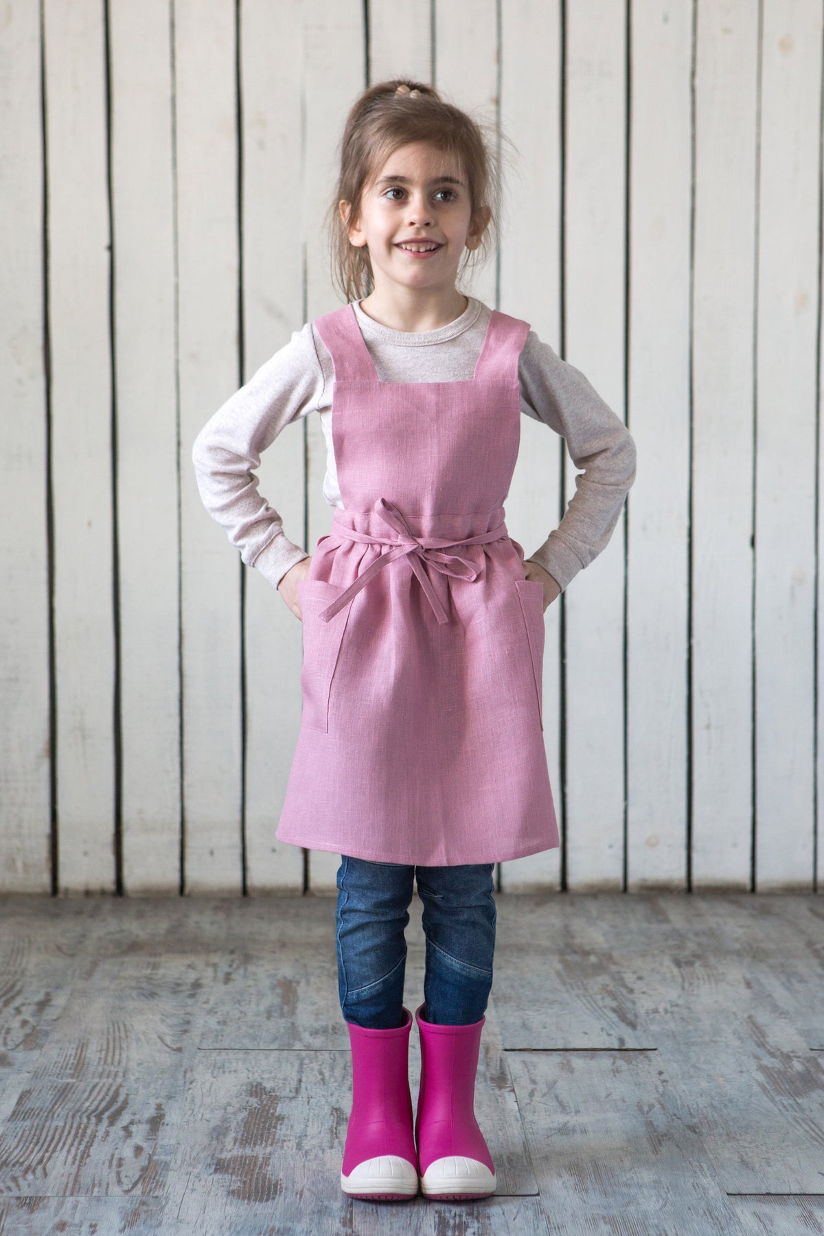 Linen pinafore apron in antique rose