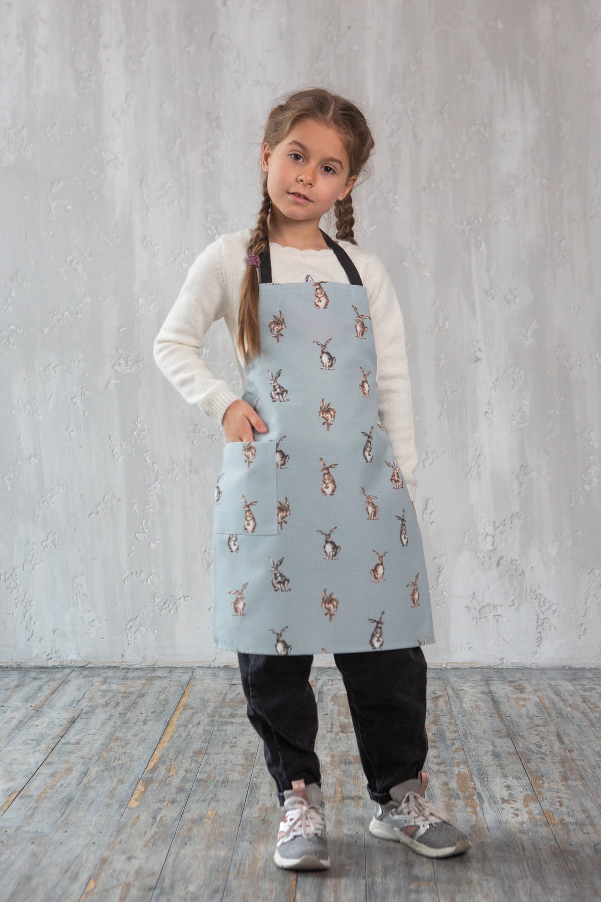 Bunny print apron, back view showing ties