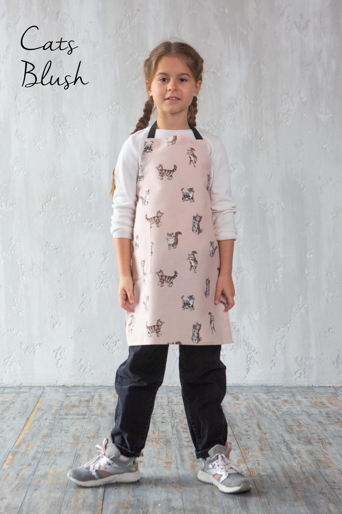 Cat print apron, full front view