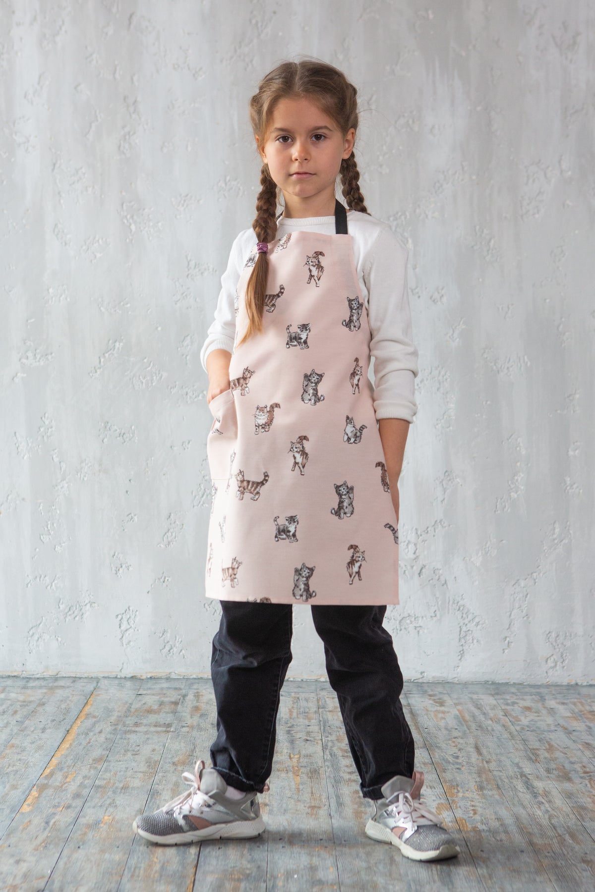 Cat print apron, pocket and print detail
