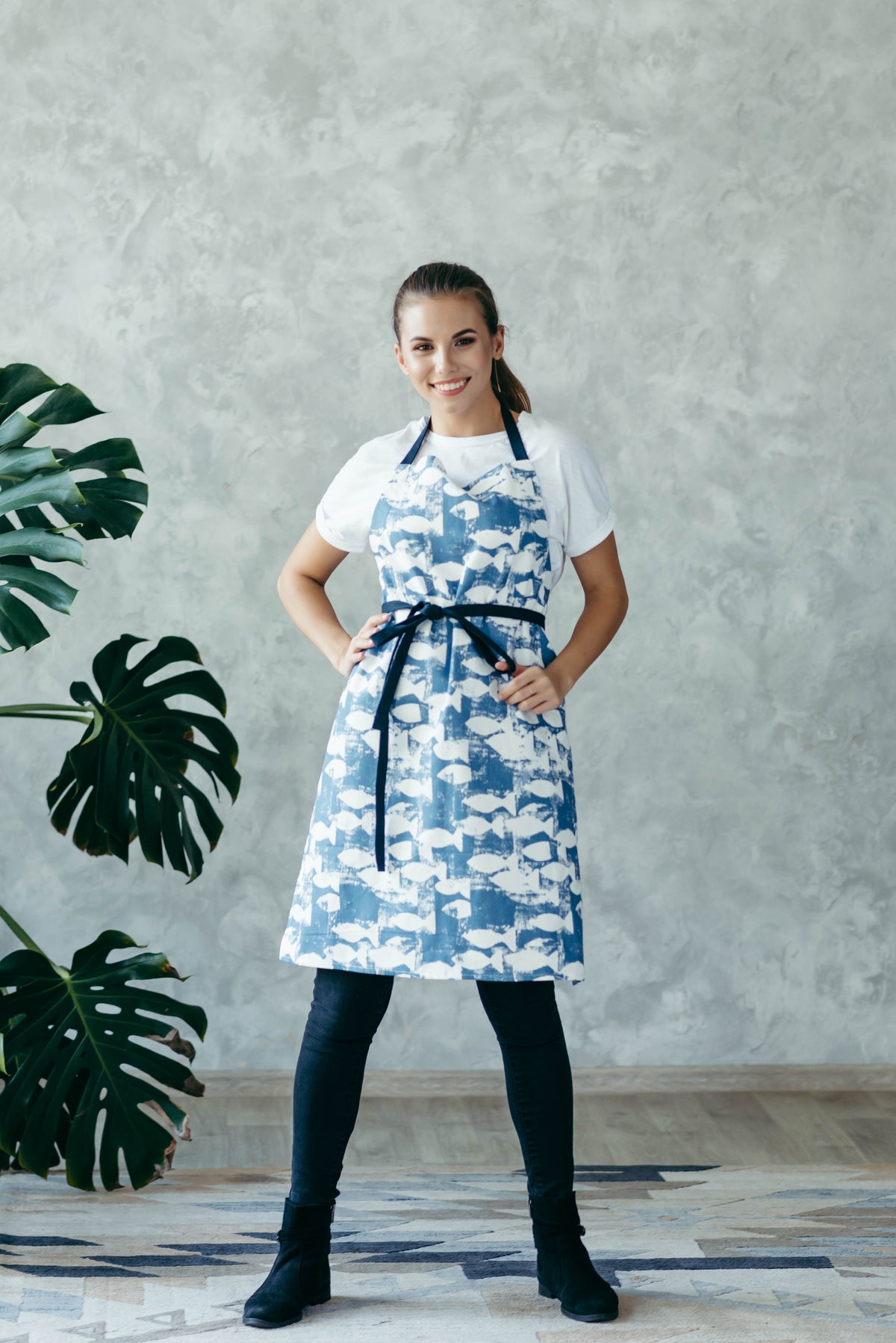 Cotton kitchen apron for women, printed apron front view