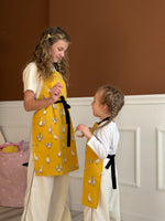 Duck print kids apron, pocket detail