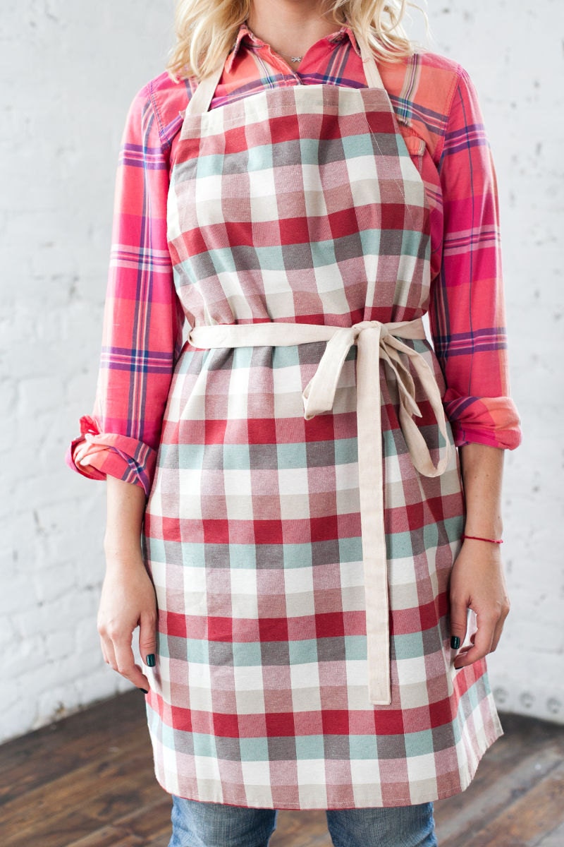 Gingham check apron for men and women in blue