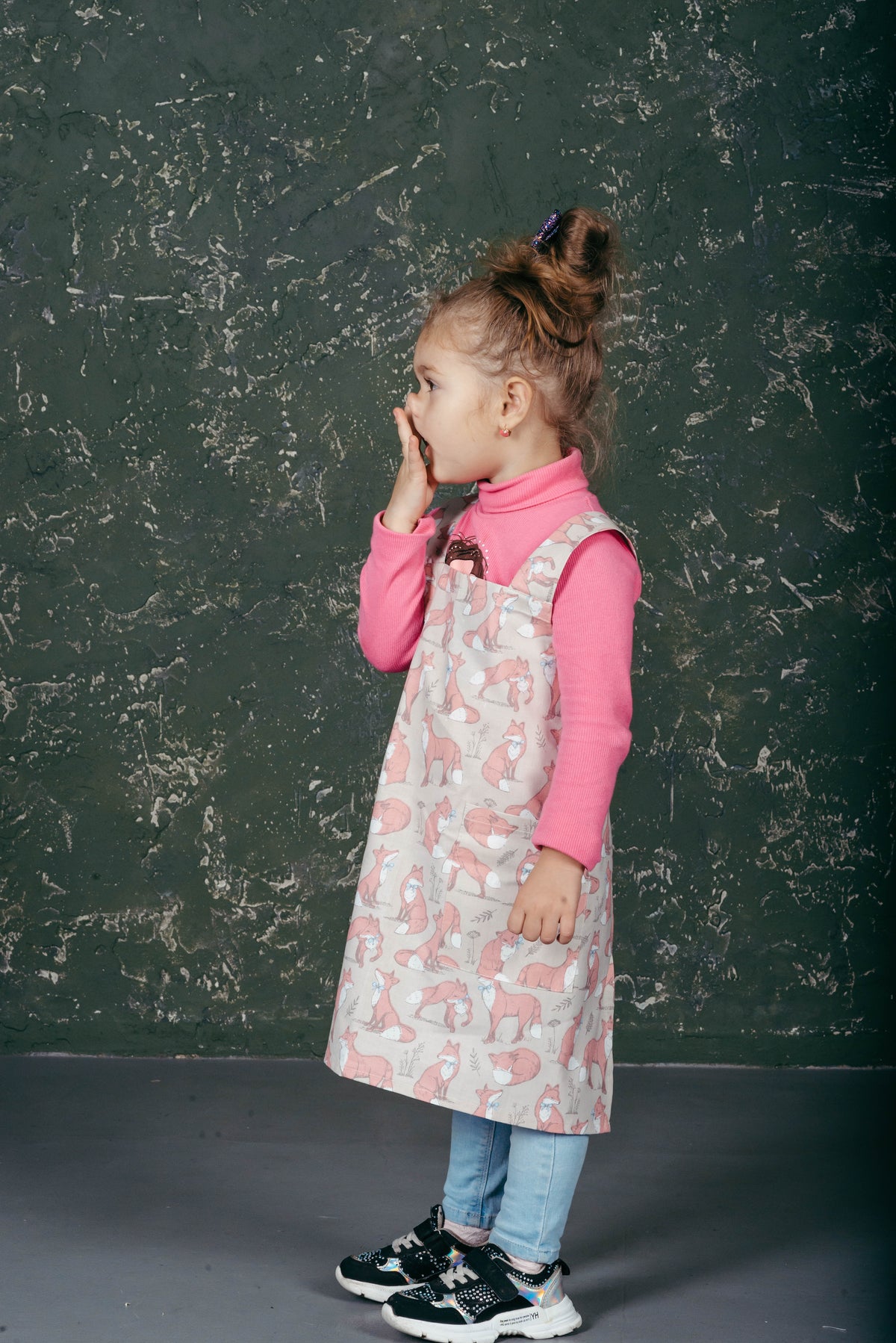 Kids pinafore apron for painting and crafts