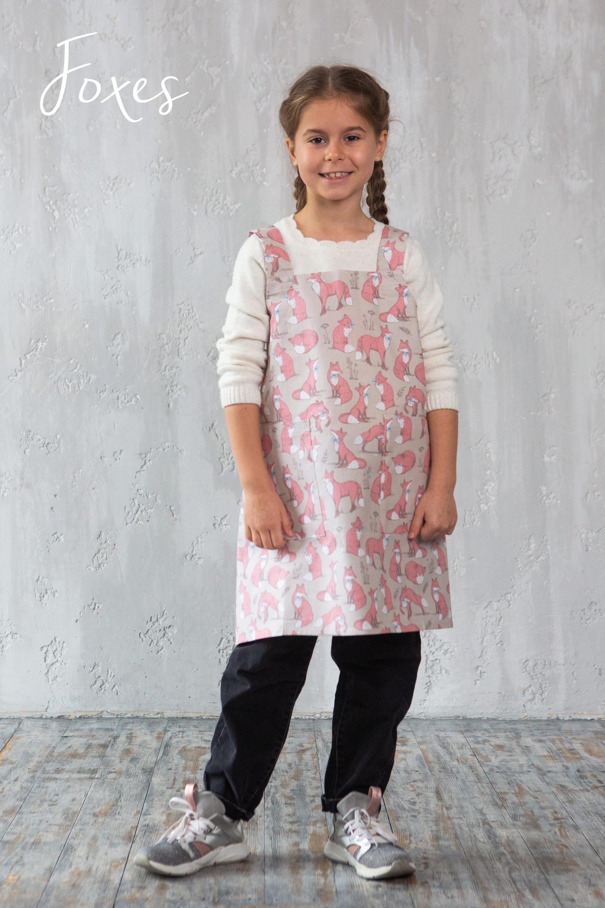 Kids pinafore apron, cotton fabric close view