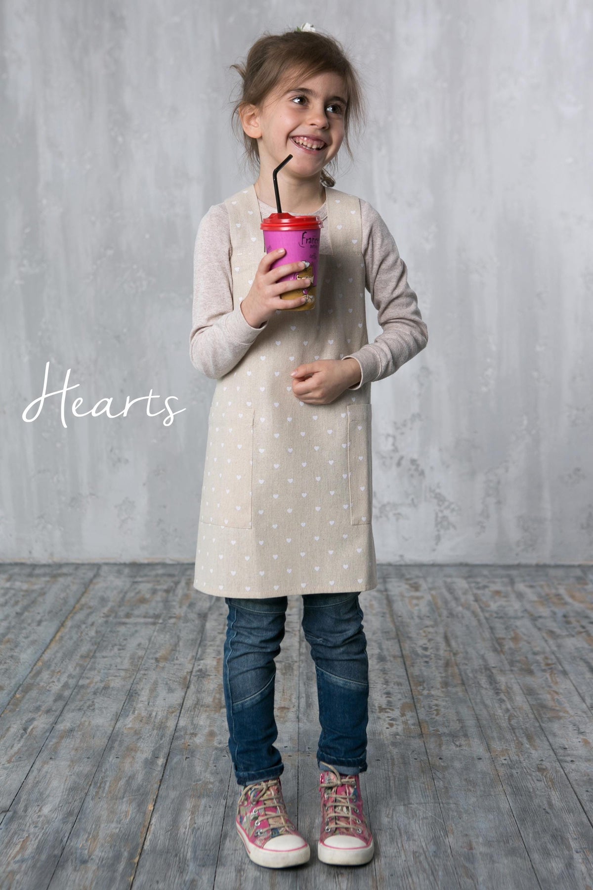 Japanese style pinafore apron for children, no fastenings