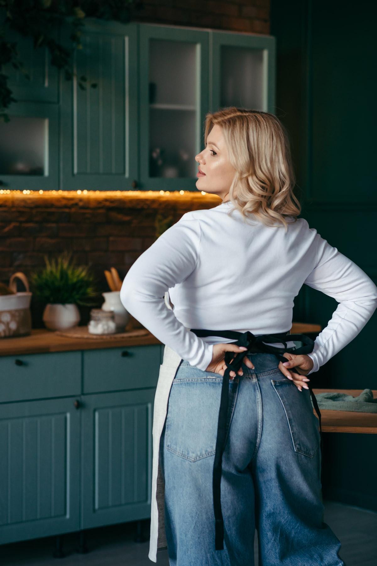 Black linen apron with pockets, full length view