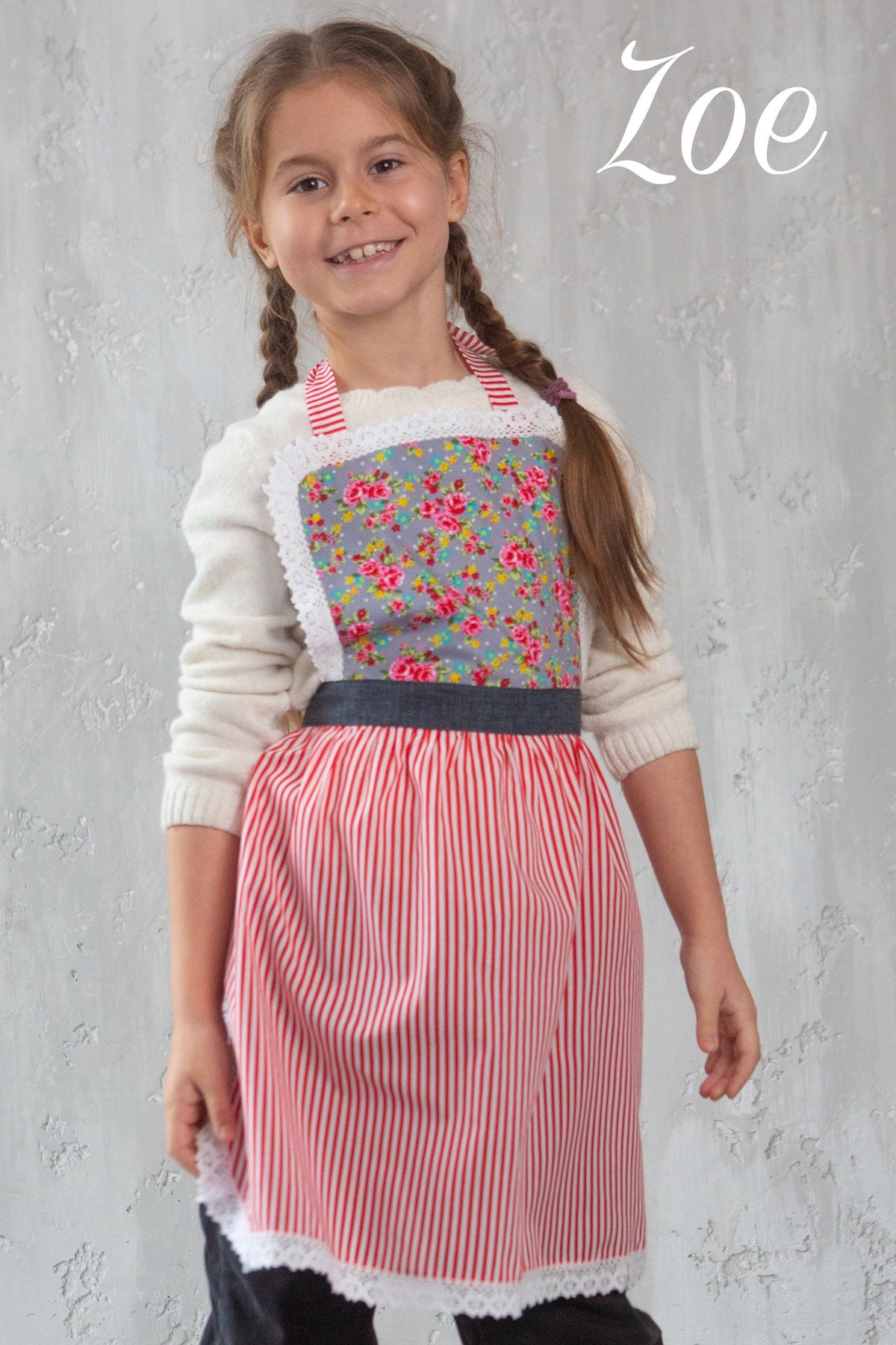 Mother and daughter aprons for baking together