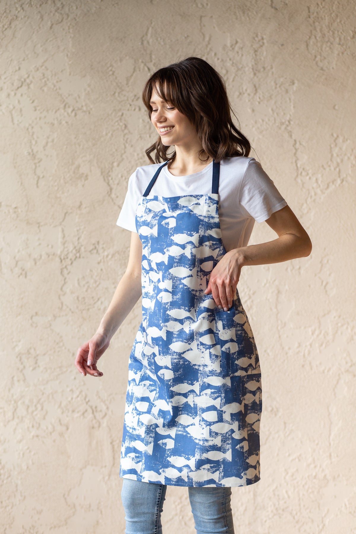 Polka dot apron side pocket and channel detail
