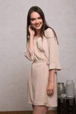 Nude crepe short robes worn by the bridal party