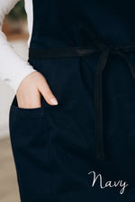 Split leg apron, adjustable waistband detail
