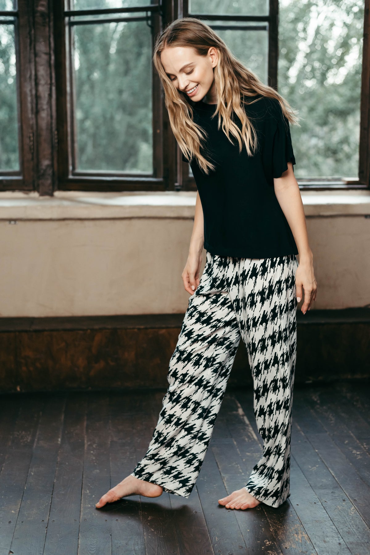 Viscose pyjama set with boat neck top and loose trousers