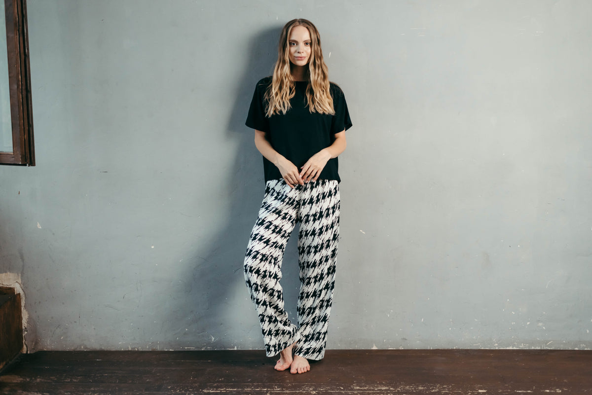 Loose viscose top with a wide boat neckline
