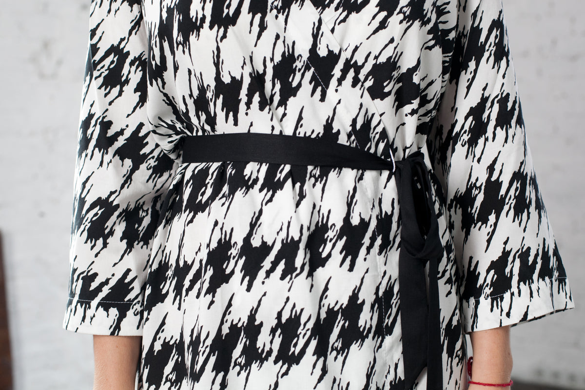 Viscose robe, tie belt detail