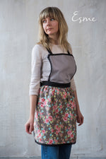 Kids lace apron, print and lace detail