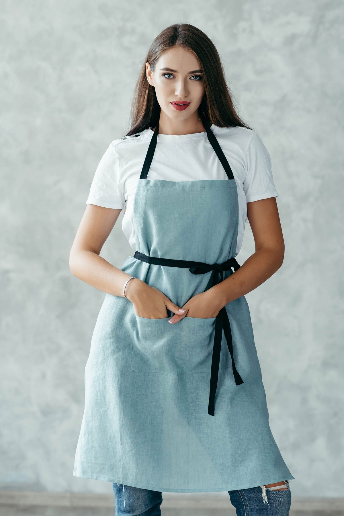 Florist apron natural linen, pocket detail