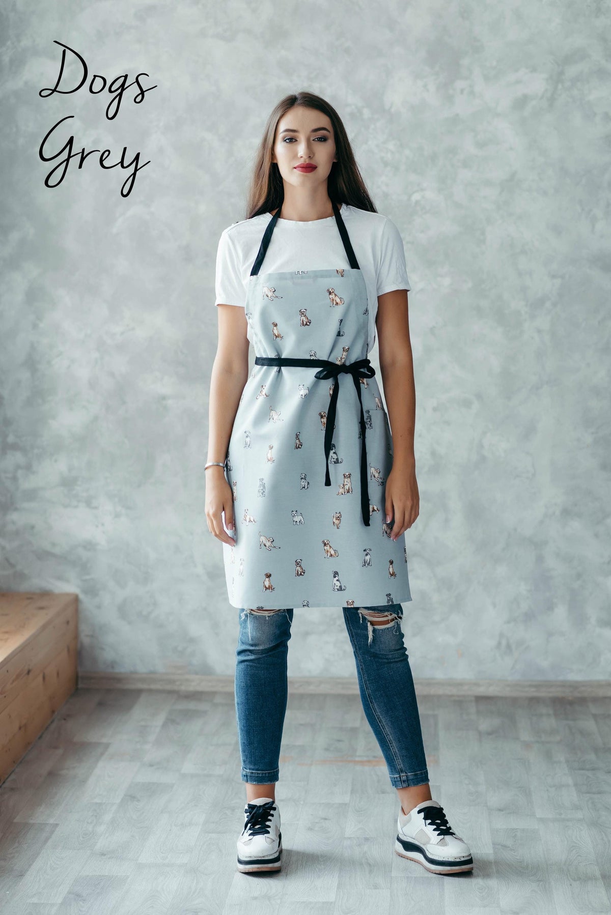 Dog print apron in linen, full view