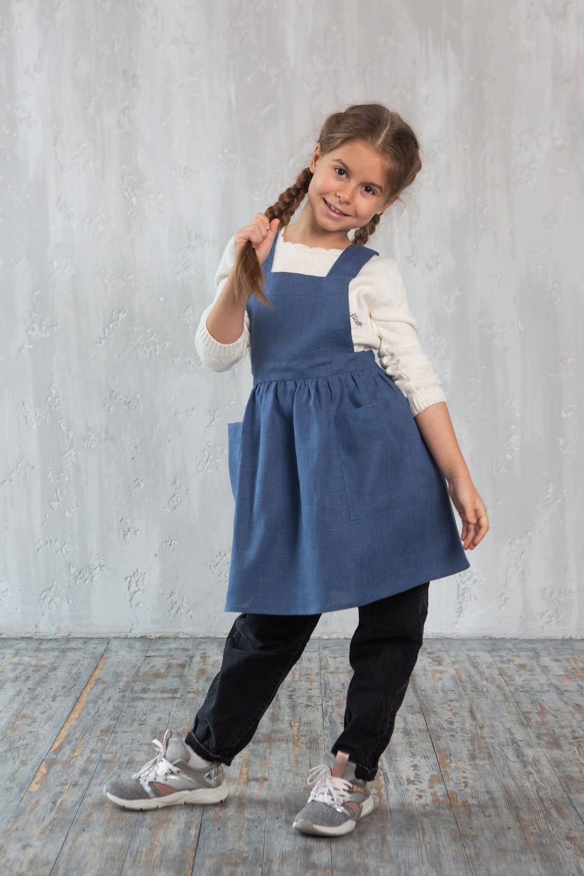 Coastal blue cross back linen apron