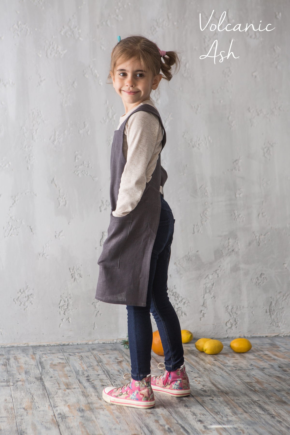 Kids linen pinafore apron in grey