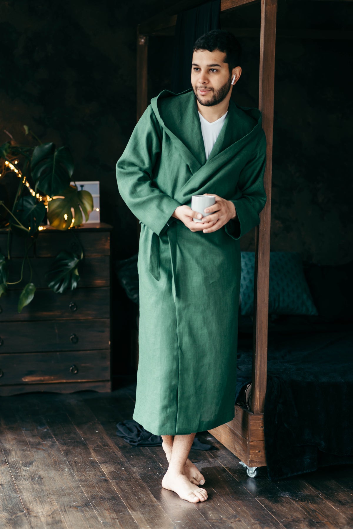 Hooded linen robe, collar and hood construction