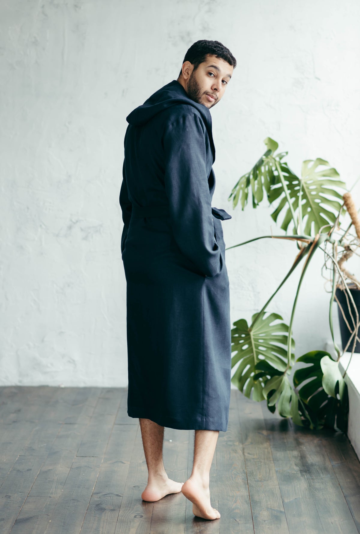 Men's linen robe in navy