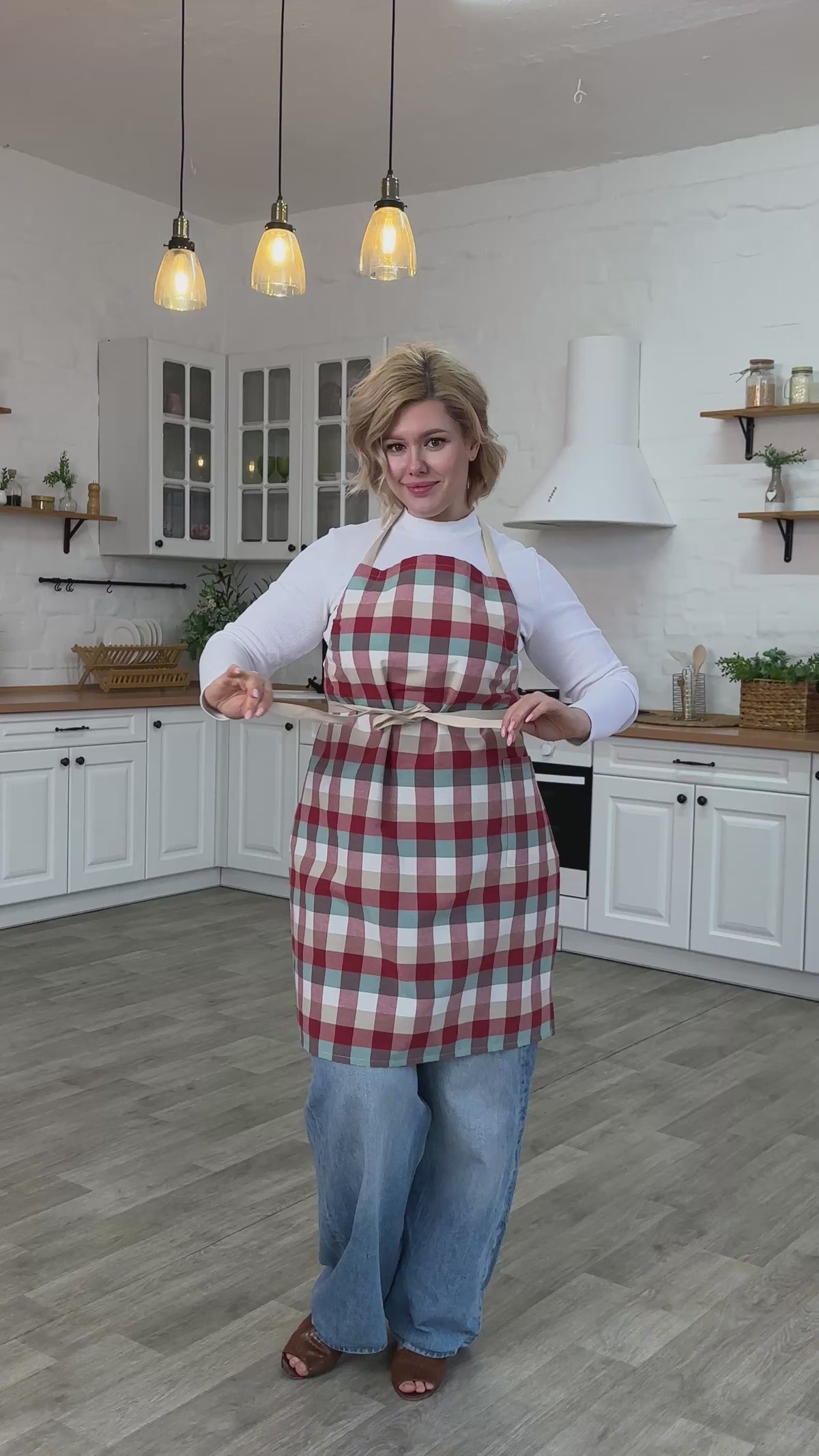 Checked chef kitchen apron with pockets, video