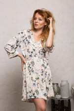 Short pink floral bridesmaid dressing gown 