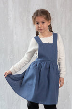 Linen apron with pockets in coastal blue